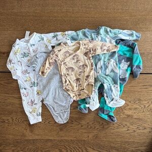 5 piece baby bundle - 3-6 months, sleepers and onsies, H&M, Kate Quinn, Carter’s